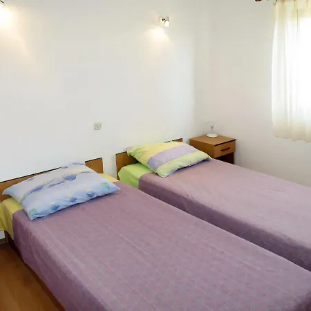Gustin Apartmán *